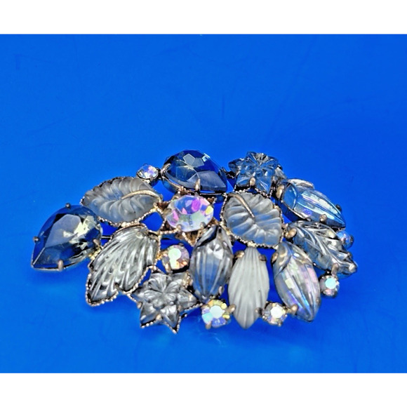 Vintage Weiss style Carved thermoset Leaf Brooch AB Rhinestone Gold-tone - Picture 7 of 16